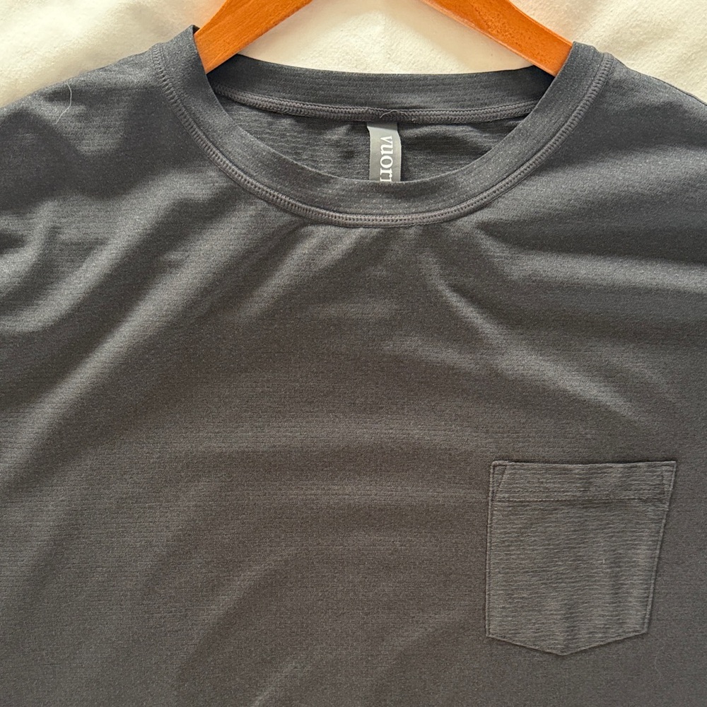 VUORI Charcoal black Men's Tech Performance Pocket T- Shirt